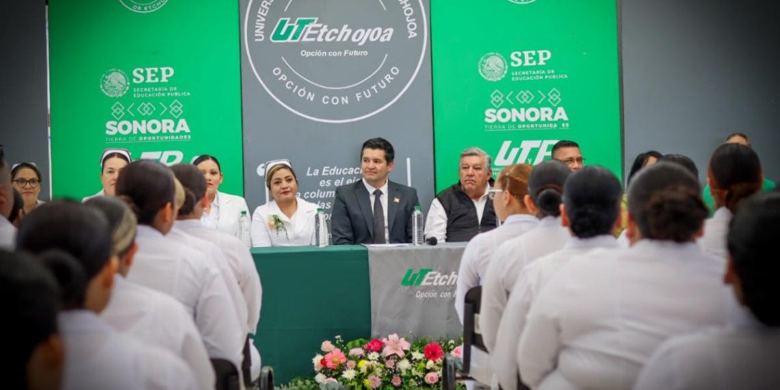 Hace historia primera generación de enfermeras y enfermeros de la UTEtchojoa