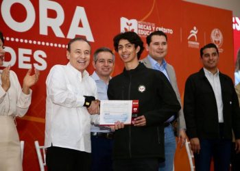 Gobernador Durazo beneficia a más de 600 jóvenes con estímulos académicos y deportivos