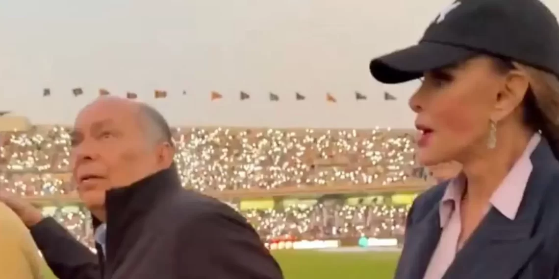 Lucía Méndez y el papá de Checo Pérez tomados de la mano tras haber negado romance