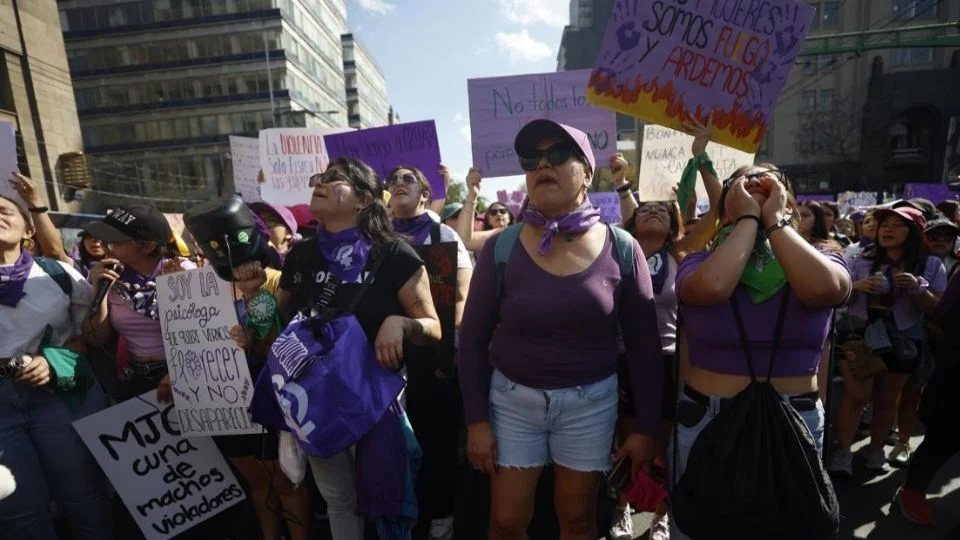 “No llegamos todas”: más de 200 mil mujeres marchan en CDMX y exigen justicia a Sheinbaum