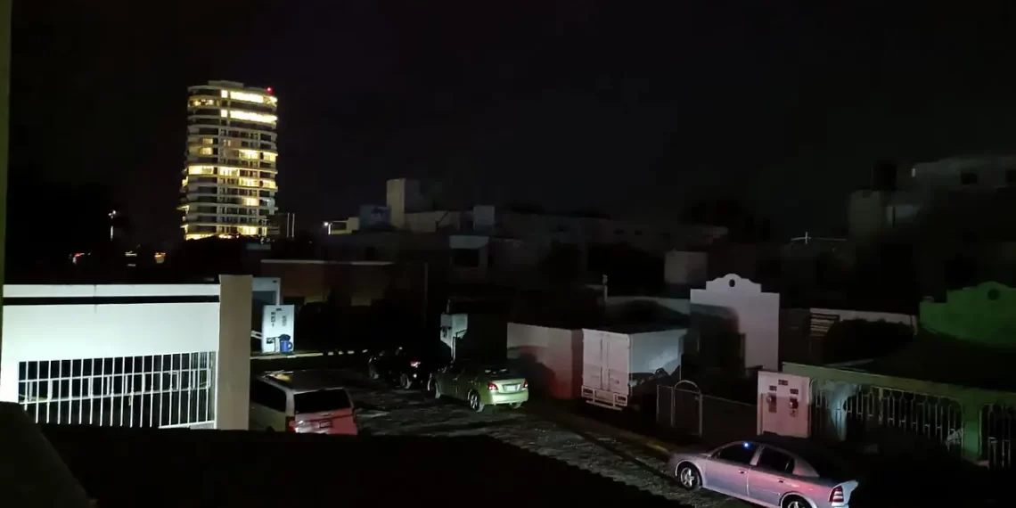 Miles de personas se quedan sin luz por apagón en Quintana Roo, Tabasco, Campeche y Yucatán