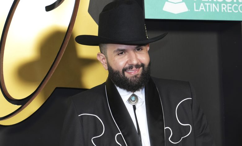 Carín León no se considera un buen papá