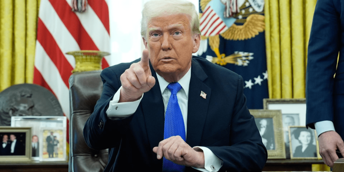 Trump mantiene que impondrá aranceles en abril, pero contempla “flexibilidad”