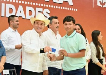 Gobernador Durazo beneficia con beca universal a más de tres mil estudiantes de secundaria