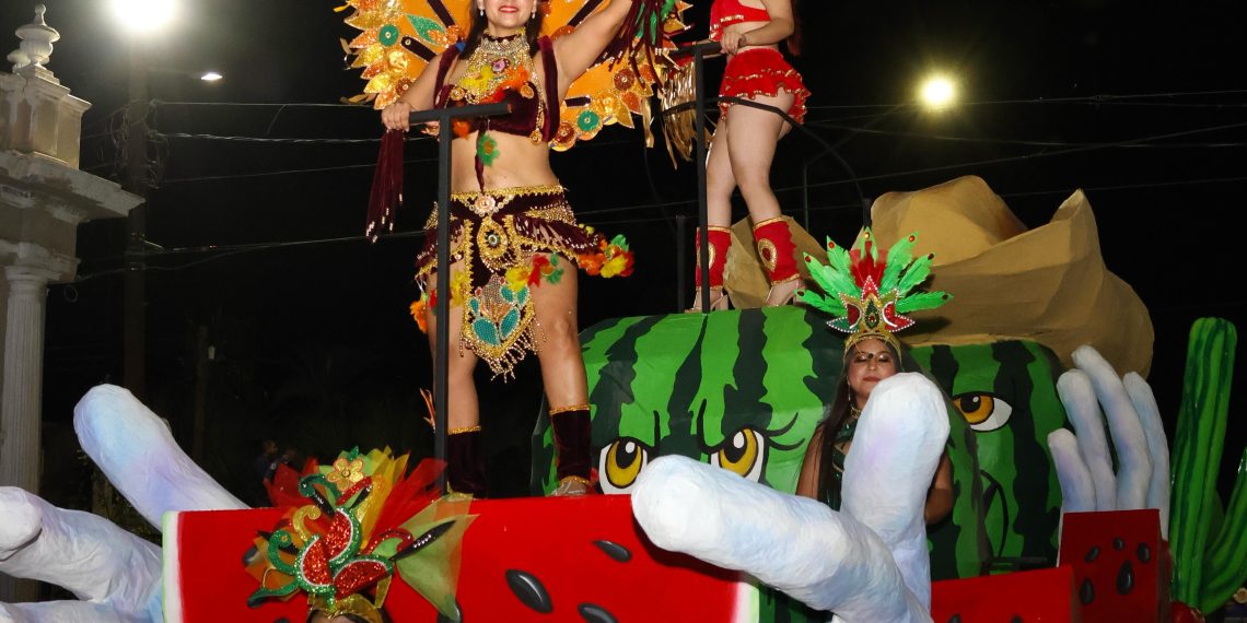 Con gran ambiente, avanza el tercer desfile de carros alegóricos y comparsas Carnaval Guaymas 2025 ¡La fiesta es nuestra!
