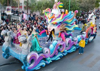 Gran éxito el primer desfile de comparsas y carros alegóricos del Carnaval Guaymas 2025 ¡La fiesta es nuestra!
