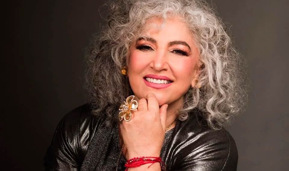 Agradece Amanda Miguel a la vida sus 45 años de carrera