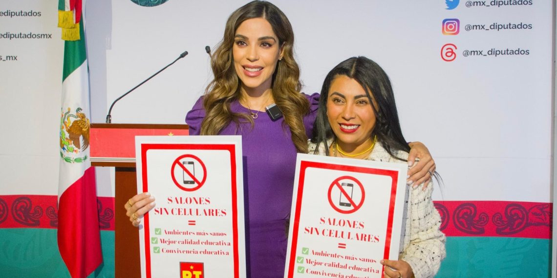 Propone Diputada Diana Karina Barreras regular el uso de celulares en escuelas