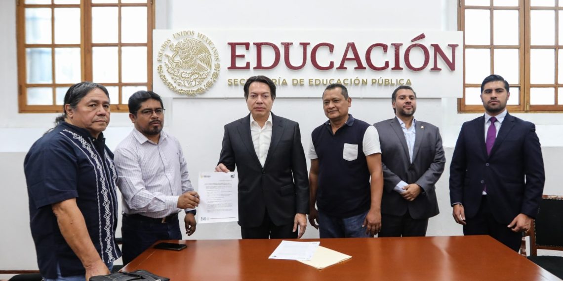 Entrega titular de la SEP a representantes de la CNTE propuesta del Gobierno de México para todas las maestras y maestros del país