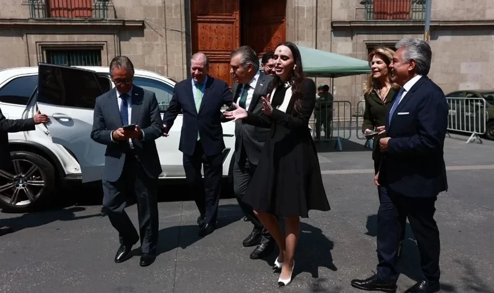 Ofrecen empresarios a Sheinbaum frente común ante aranceles