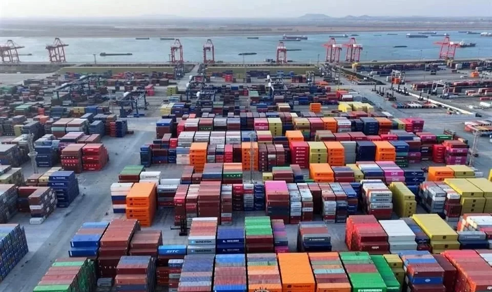 Pegaría arancel a 10% de exportaciones