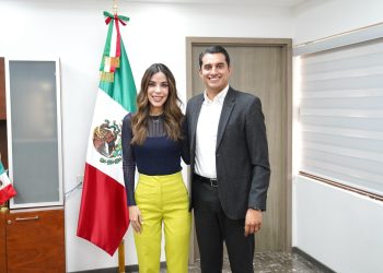 Se reúne Dip Diana Karina Barreras con Secretario de Educación y Cultura para discutir iniciativa del uso de celulares en aulas