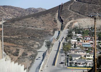 EU ampliará el muro fronterizo con México