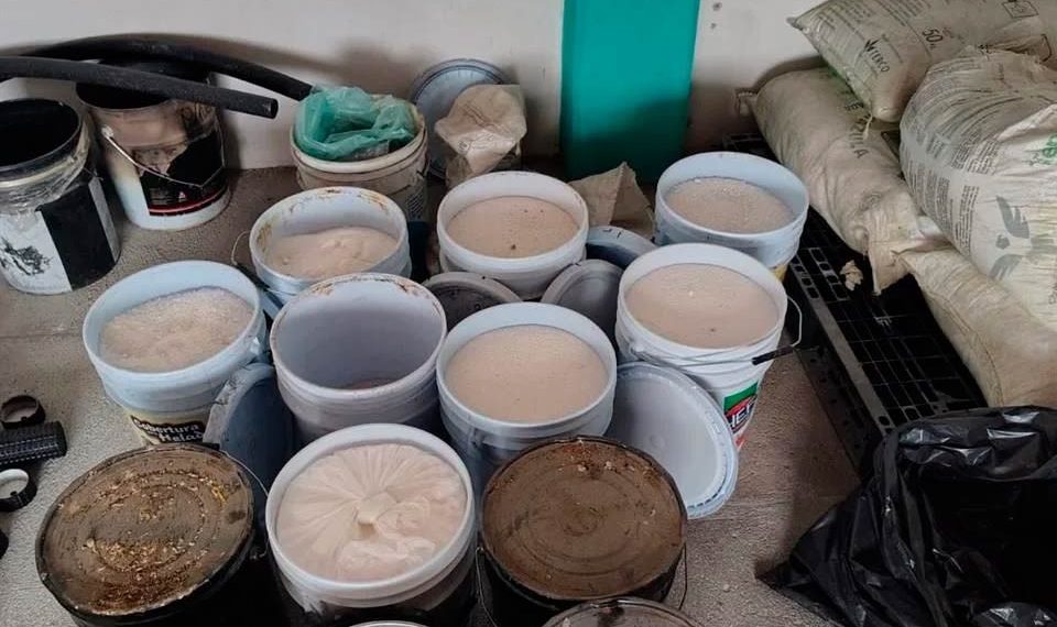 Aseguran 700 kilos de químicos para explosivos en Jalisco