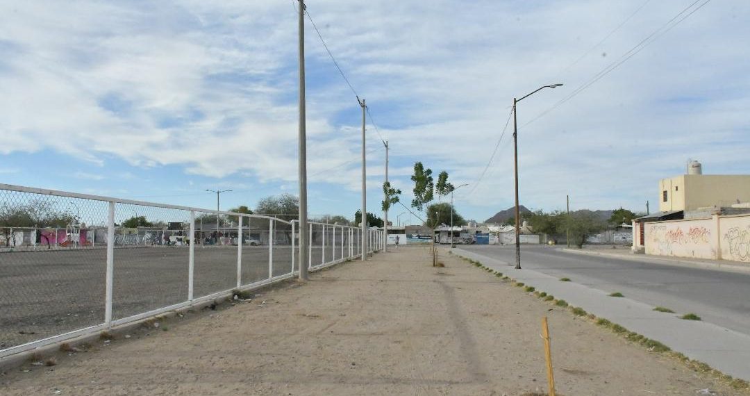 Beneficia Ayuntamiento de Hermosillo a familias de Tierra Nueva con programa “Ilumina Tu Calle”