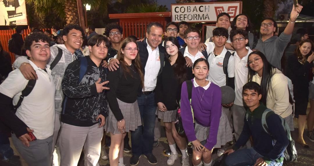 Brinda Toño Astiazarán seguridad a estudiantes de Cobach Reforma con nuevo tramo de Camina Segura