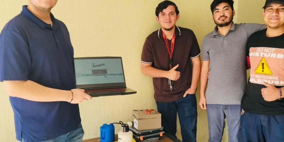 Alumnado de la Universidad Tecnológica de SLRC crea dispositivo inteligente para monitorear nivel del agua