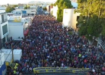 Marchan miles contra tarifas de luz en Sonora