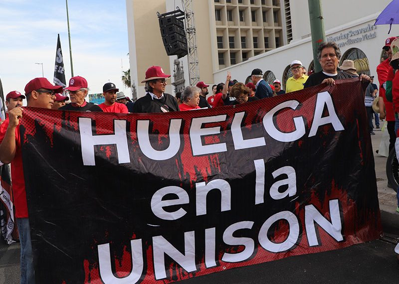 Maestros de STAUS bloquean bulevar Rosales exigiendo mejorar ofrecimiento, podría estallar nueva huelga en Unison