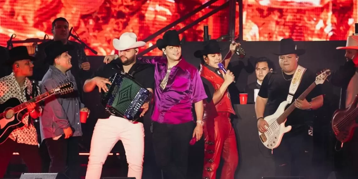 Grupo Firme se niega a cantar corridos pese a la insistencia de los fans