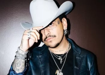 Christian Nodal se burla por tener un capítulo de “La Rosa de Guadalupe”