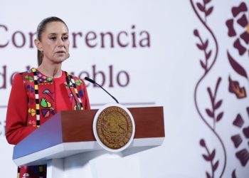 Sheinbaum se compromete a abasto de medicamentos