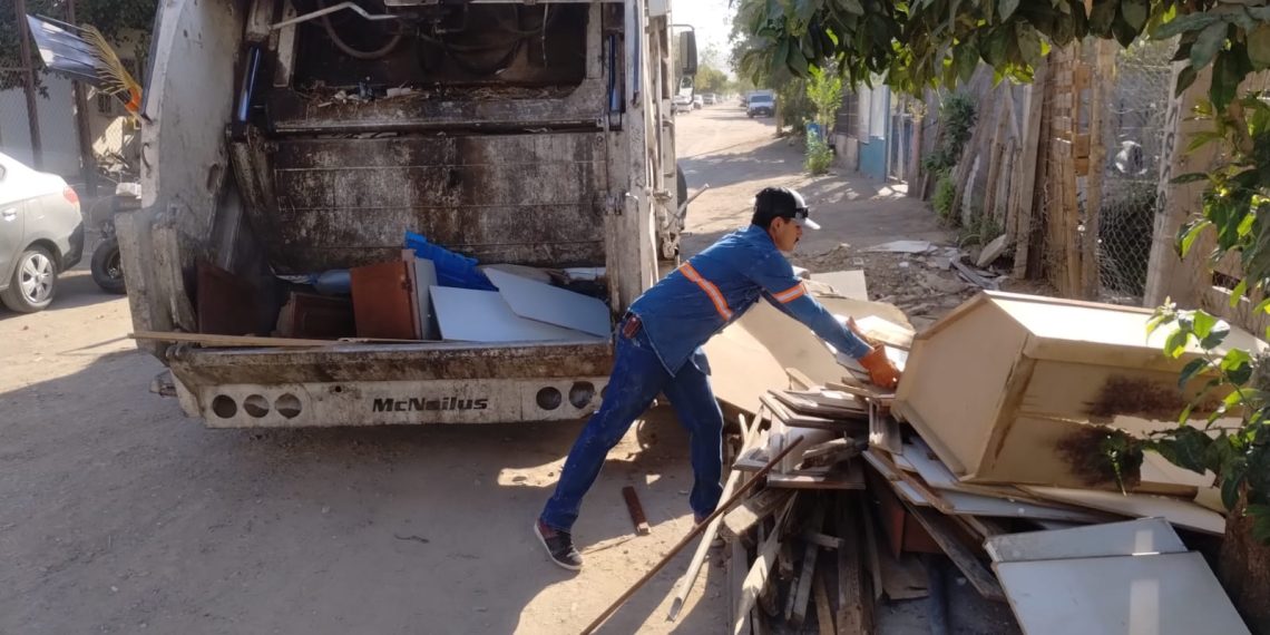 Beneficia Ayuntamiento de Hermosillo a 274 familias de la Miguel Hidalgo con jornada de descacharre