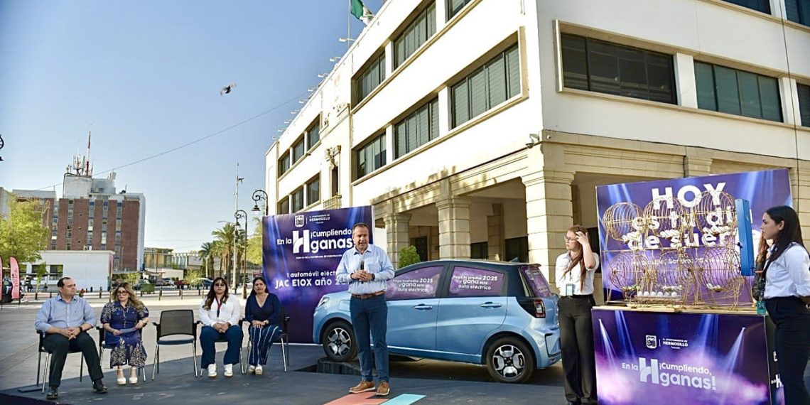 Celebra Toño Astiazarán sorteo “En La H Cumpliendo Ganas” con ganador del automóvil JAC E10X 2025