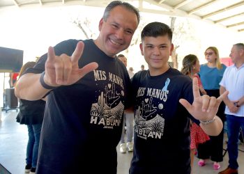 Reconoce Toño Astiazarán a graduados del Taller de Lengua de Señas Mexicana