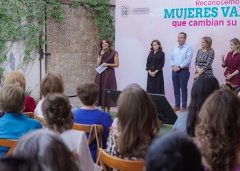 Reconocen Toño Astiazarán y Patty Ruibal a “Mujeres Valiosas que Cambian su Entorno”