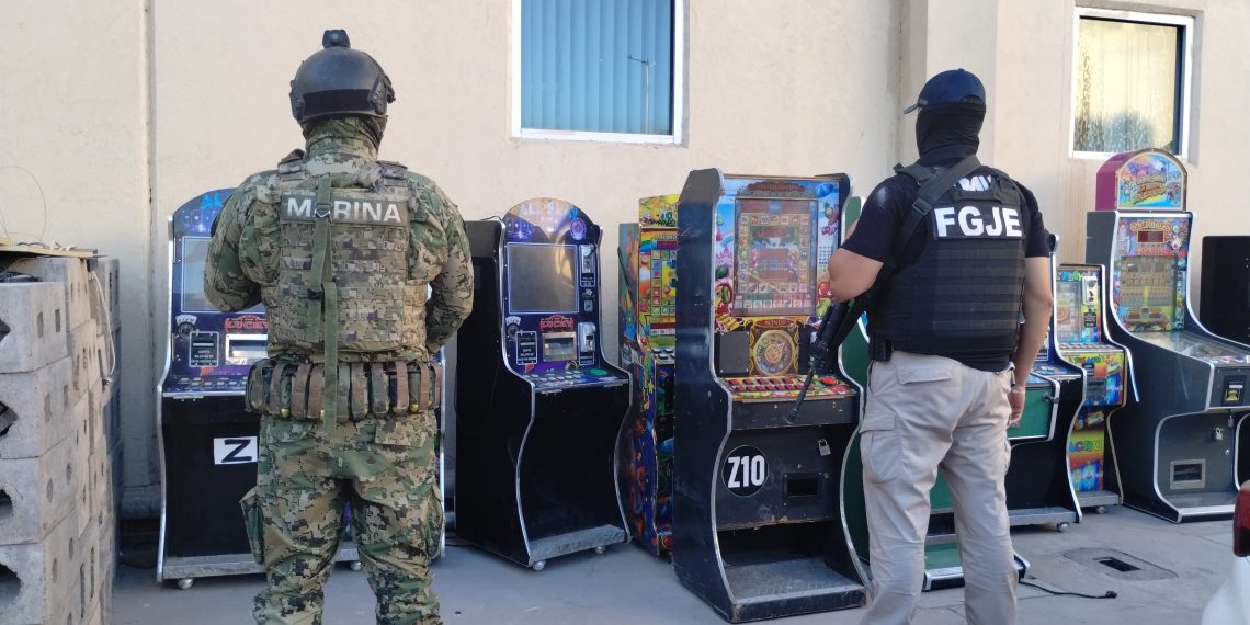 Operativo conjunto AMIC-SEMAR asegura 12 máquinas tragamonedas en Ciudad Obregón