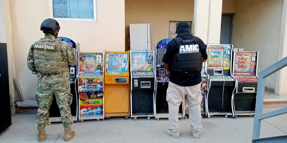 Operativo conjunto AMIC-SEMAR asegura ocho máquinas tragamonedas en Ciudad Obregón