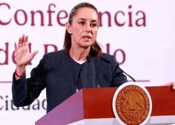 Pide Sheinbaum a bancos bajar las tasas de interés