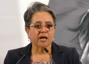 Inhabilitan a empresa e indagan a 16 por transa en medicinas