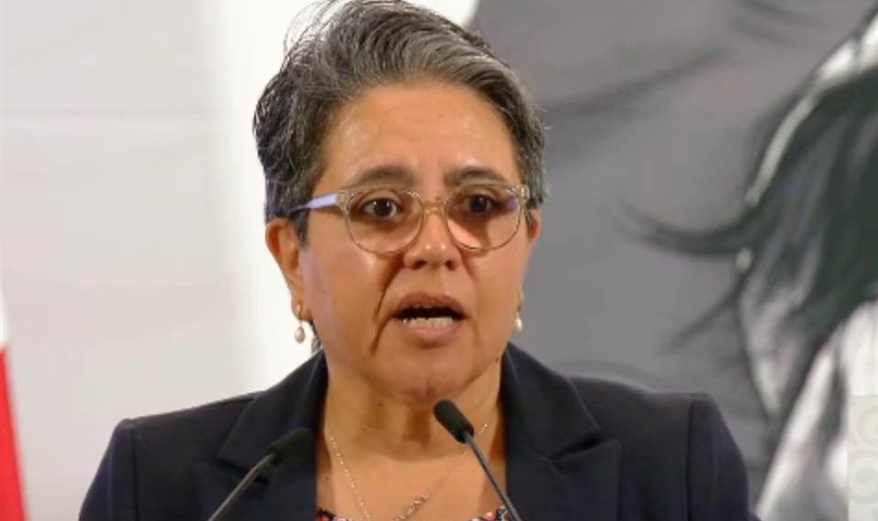 Inhabilitan a empresa e indagan a 16 por transa en medicinas