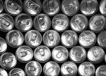 EU anuncia arancel de 25% a latas de aluminio para envasar cerveza