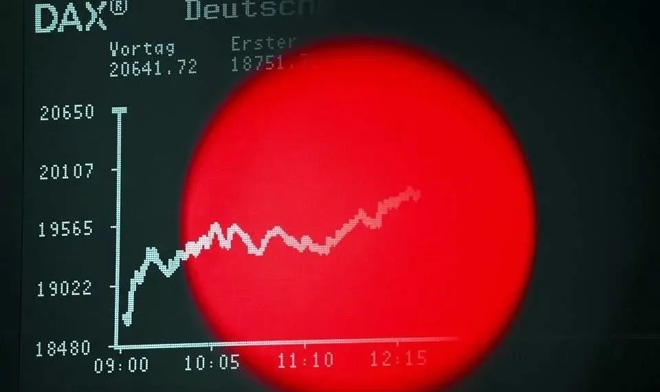 Tienen bolsas europeas y asiáticas un ‘lunes negro’
