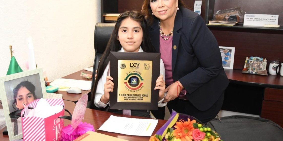 La diputada Gabriela Tapia Fonllem recibe a la diputada infantil Jazmín Esmeralda Fragozo de Benito Juárez
