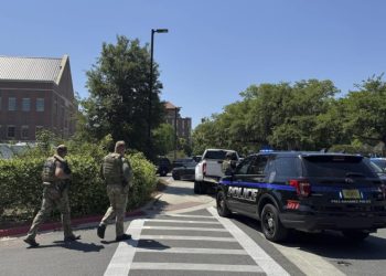 Dos personas murieron y al menos 5 resultaron heridas en tiroteo en Universidad Estatal de Florida