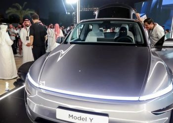 Registra acción de Tesla baja de 7.3%