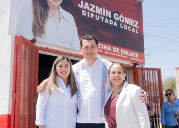 Sostienen reuniones de trabajo Adolfo Salazar y Jazmin Gomez, en casa de enlace de la diputada