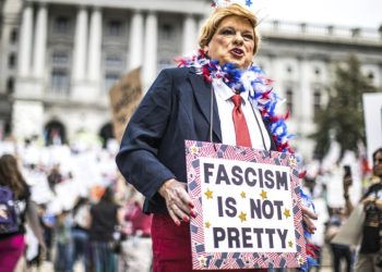 Manifestantes contra el gobierno de Trump se reúnen en NY, Washington y otras ciudades de EEUU