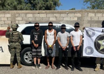 Operativo conjunto AMIC-SEMAR asegura a cuatro masculinos y vehículo con reporte de robo en Altar