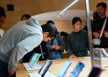 EU exime de aranceles a smartphones, chips y computadoras