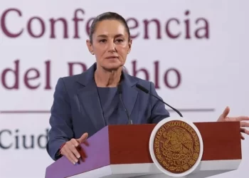Pide Claudia Sheinbaum indagar arma ‘plantada’ a delegado del IMSS
