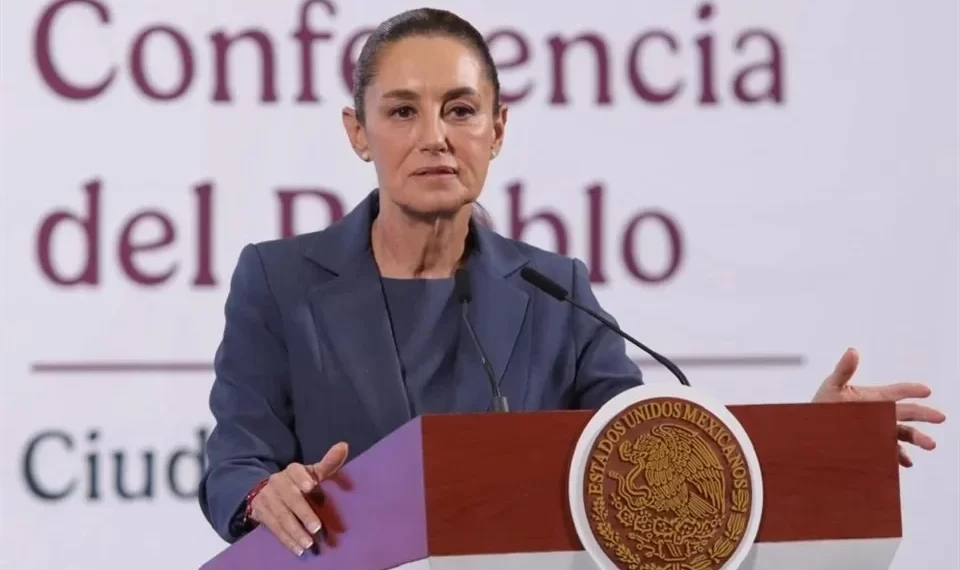 Pide Claudia Sheinbaum indagar arma ‘plantada’ a delegado del IMSS