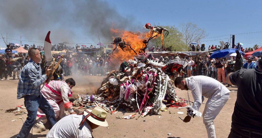 Realizan ritual de quema de máscaras en ramadas de la etnia Yaqui