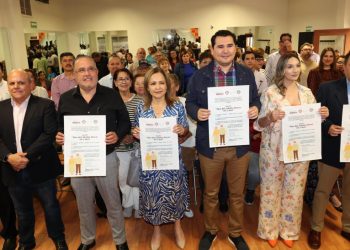 Beneficia Gobierno de Sonora y Colegio de Notarios a jubilados y pensionados de Isssteson