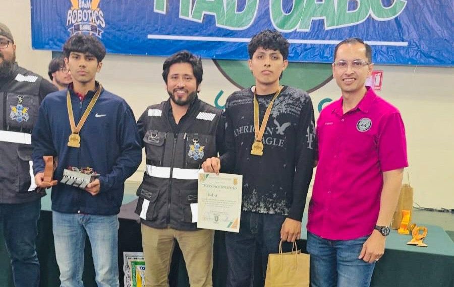 Destaca alumnado de la Universidad Tecnológica de SLRC en competencia regional de robótica
