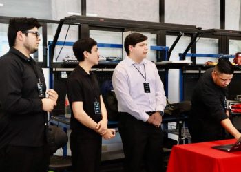 Alumnado de la Universidad Tecnológica de SLRC diseña y construye maquinaria de alta especialización